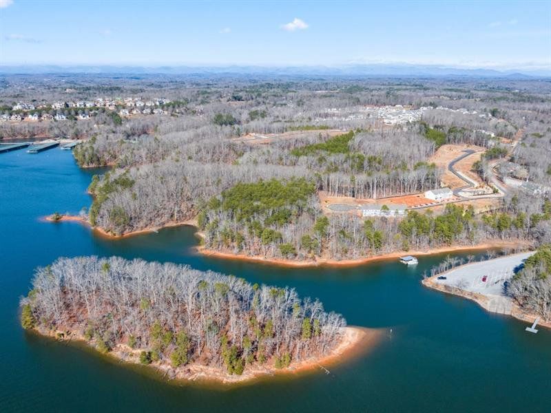 Natural landscape and outdoor views near Falcon Landing in Gainesville (Image 59).