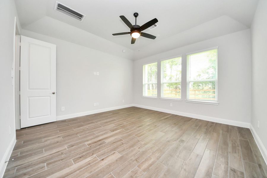 Spacious, unfurnished interior of a new home in Timber Hollow: Heritage Collection, Magnolia (Image 32).