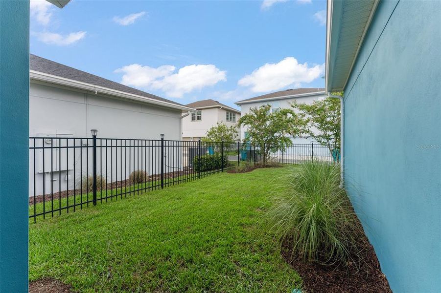 Exterior details and patio area of a home in , Orlando (Image 28).