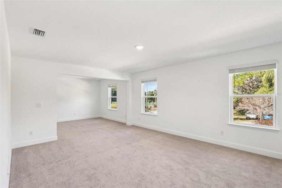 Spacious, unfurnished interior of a new home in Harrell Oaks, Orlando (Image 20).