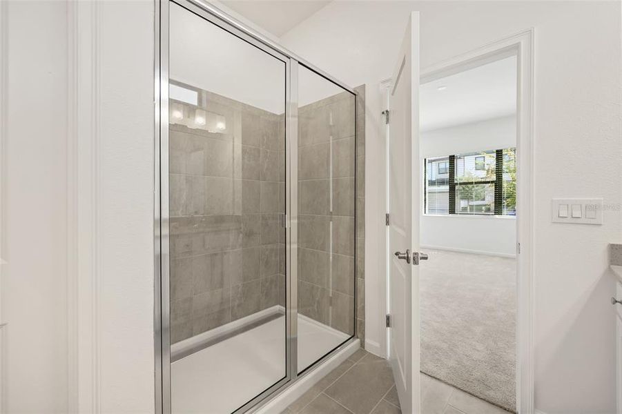 Furnished interior view inside a new home in , Orlando (Image 18).