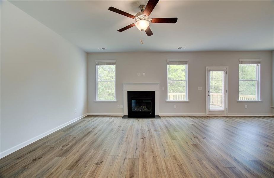 Spacious, unfurnished interior of a new home in Cooper Park, McDonough (Image 10).