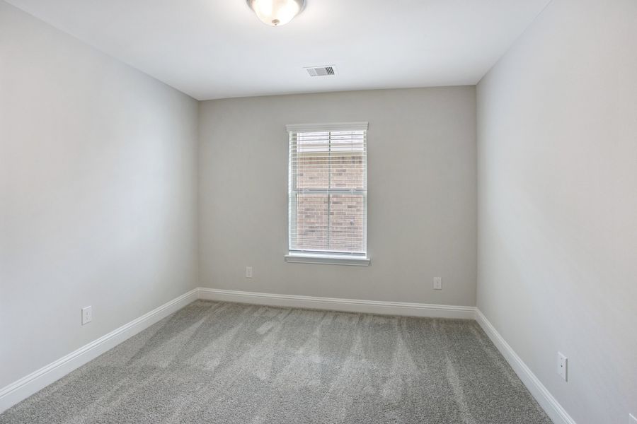 Spacious, unfurnished interior of a new home in Bayou Maison, Dickinson (Image 23).