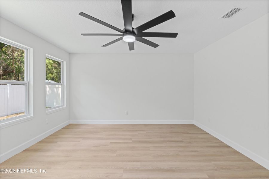 Spacious, unfurnished interior of a new home in , Jacksonville (Image 19).