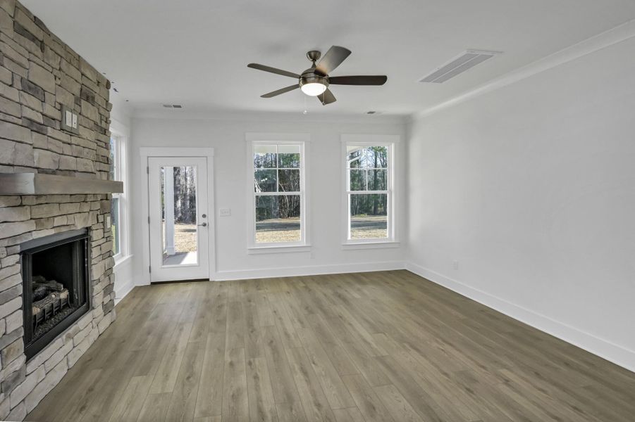 Spacious, unfurnished interior of a new home in Clubside Reserve at Summerlake, Lexington (Image 31). Spacious, unfurnished interior of a new home in Clubside Reserve at Summerlake, Lexington (Image 31).