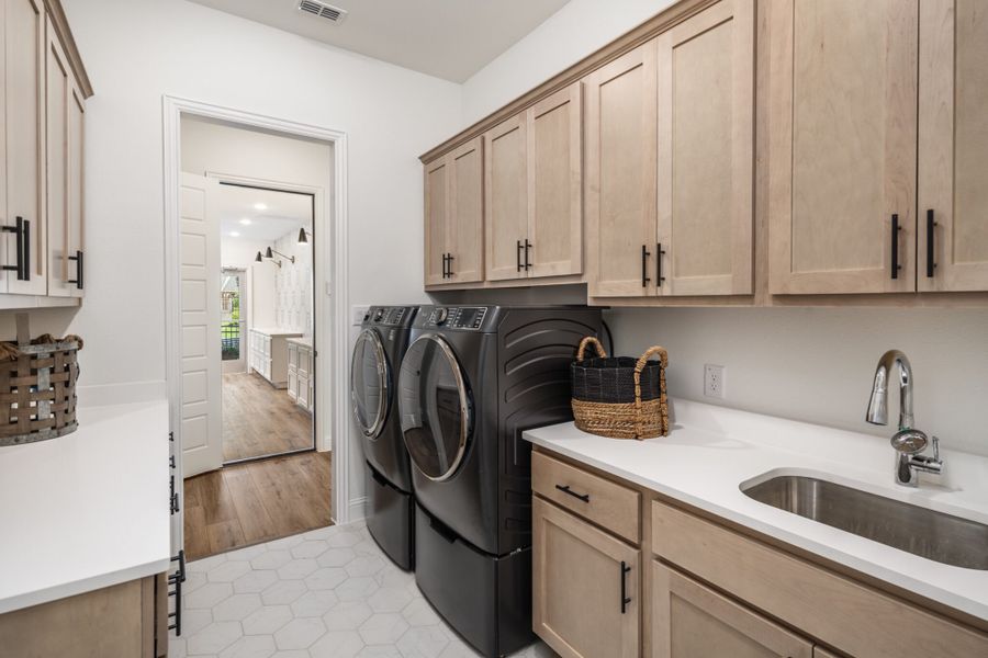 Representative furnished interior of a home built from the Eastland by UnionMain Homes in Cambridge Crossing, Celina (Image 33). Representative furnished interior of a home built from the Eastland by UnionMain Homes in Cambridge Crossing, Celina (Image 33).
