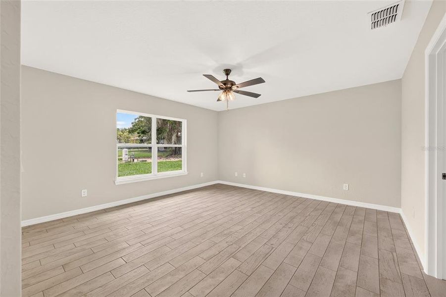 Spacious, unfurnished interior of a new home in , Ocala (Image 28).