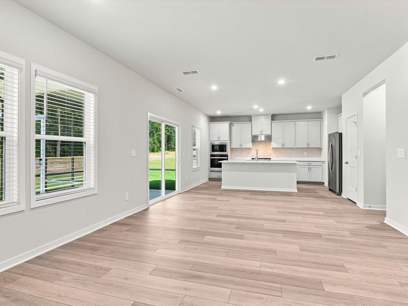 Spacious, unfurnished interior of a new home in The Heritage at Buffaloe Reserve, Raleigh (Image 11).