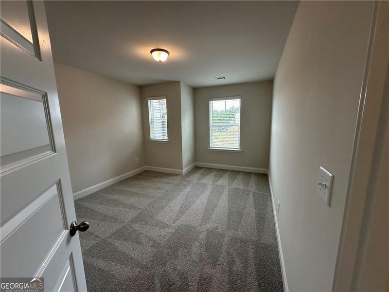Spacious, unfurnished interior of a new home in Mulberry Summit, Flowery Branch (Image 8).