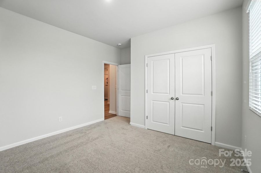 Spacious, unfurnished interior of a new home in Waxhaw Landing, Monroe (Image 23).