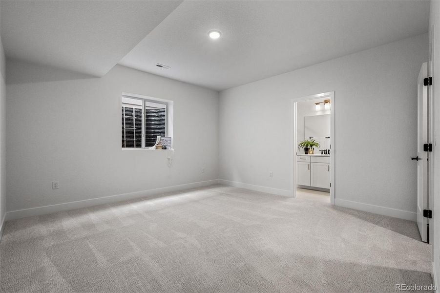 Spacious, unfurnished interior of a new home in Wolf Ranch - Enclave Collection, Colorado Springs (Image 22).