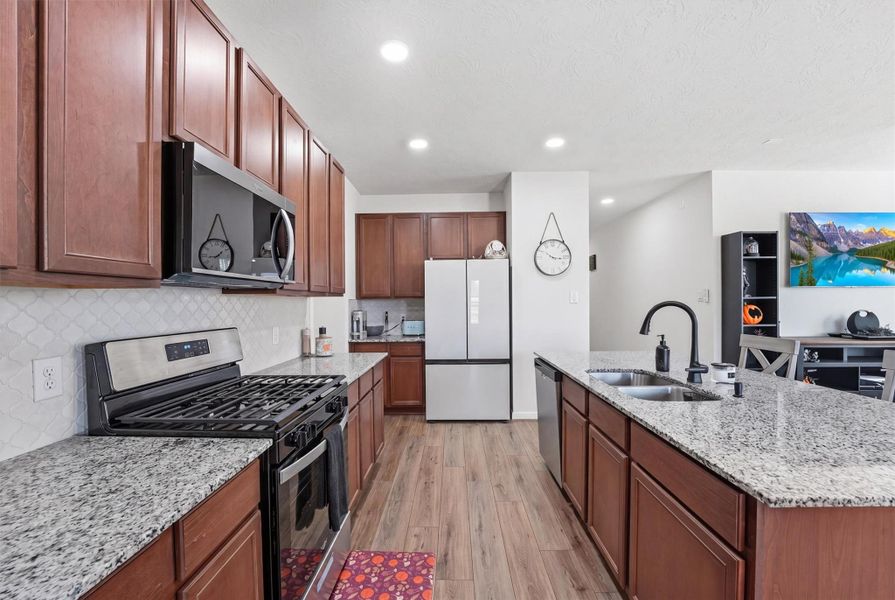 Furnished interior view inside a new home in Vida Costera, Texas City (Image 10).