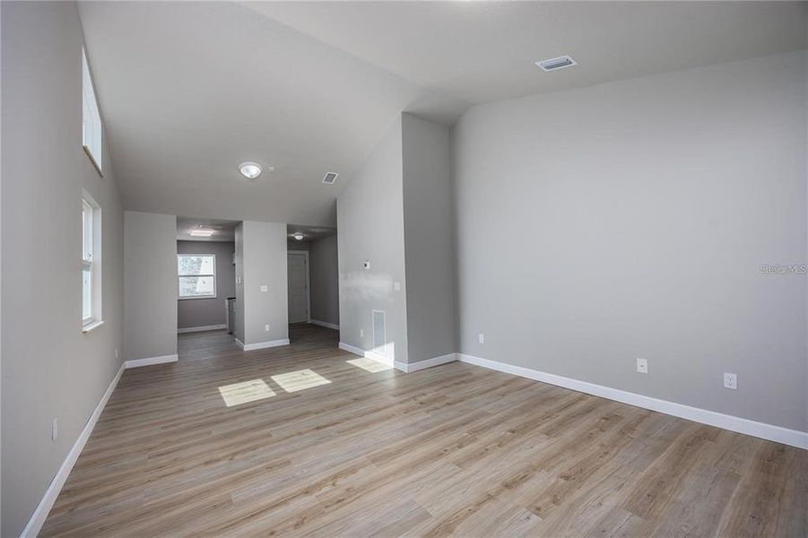 Spacious, unfurnished interior of a new home in , Gainesville (Image 10).