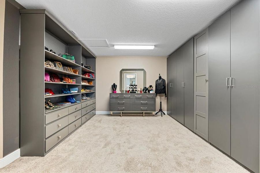 Master Suite Oversized Closet