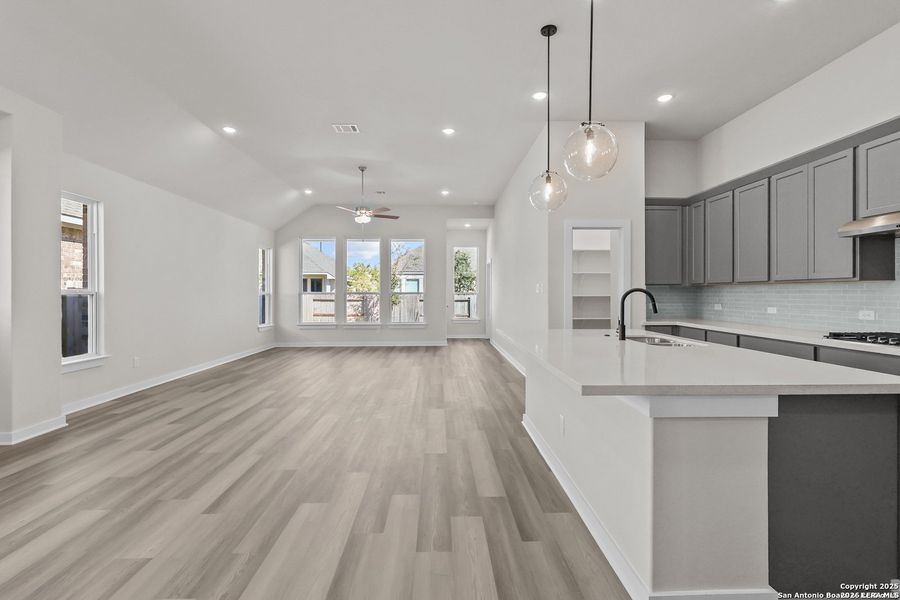 Spacious, unfurnished interior of a new home in Stillwater Ranch, San Antonio (Image 28).
