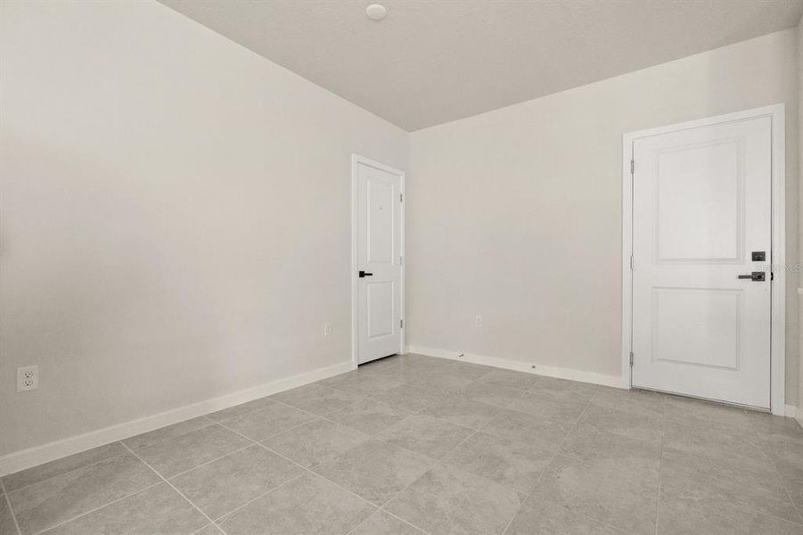 Spacious, unfurnished interior of a new home in , Apopka (Image 8).