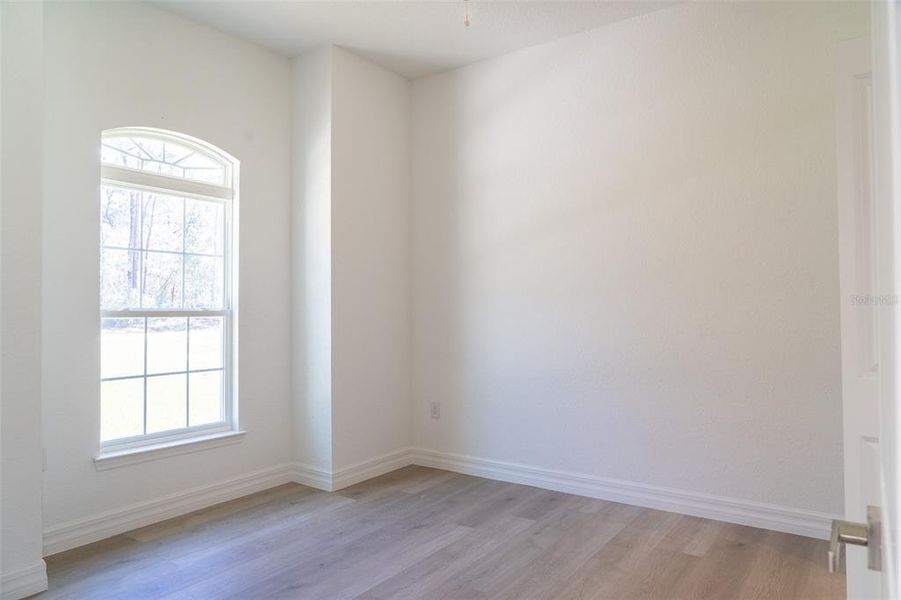 Spacious, unfurnished interior of a new home in , Ocala (Image 29).