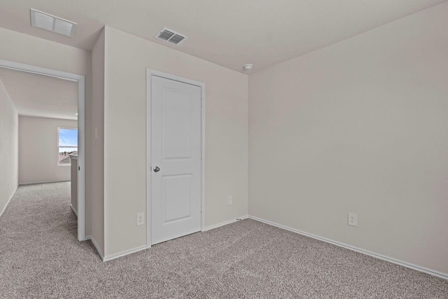 Spacious, unfurnished interior of a new home in Sunset Oaks, Maxwell (Image 19).