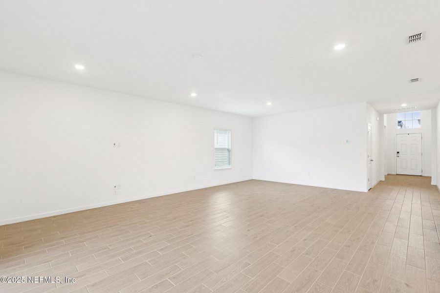 Spacious, unfurnished interior of a new home in , Green Cove Springs (Image 35).