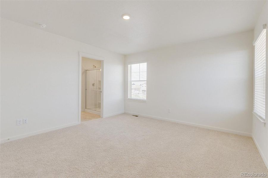 Spacious, unfurnished interior of a new home in Silver Peaks, Lochbuie (Image 25). Spacious, unfurnished interior of a new home in Silver Peaks, Lochbuie (Image 25).