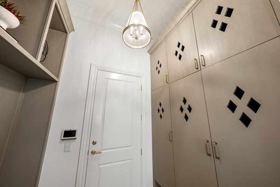 Image 101 of a home in .