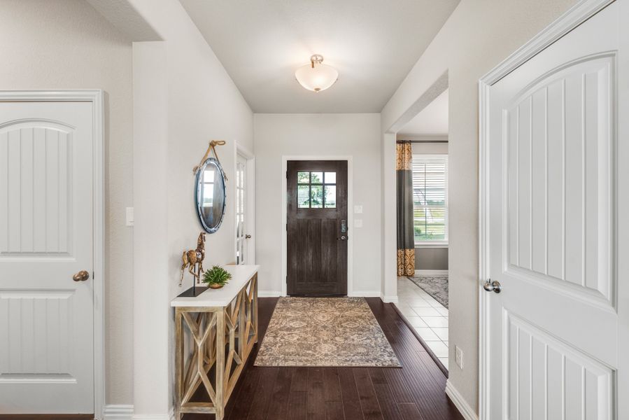 Furnished interior view inside a new home in Oak Valley, Terrell (Image 7).