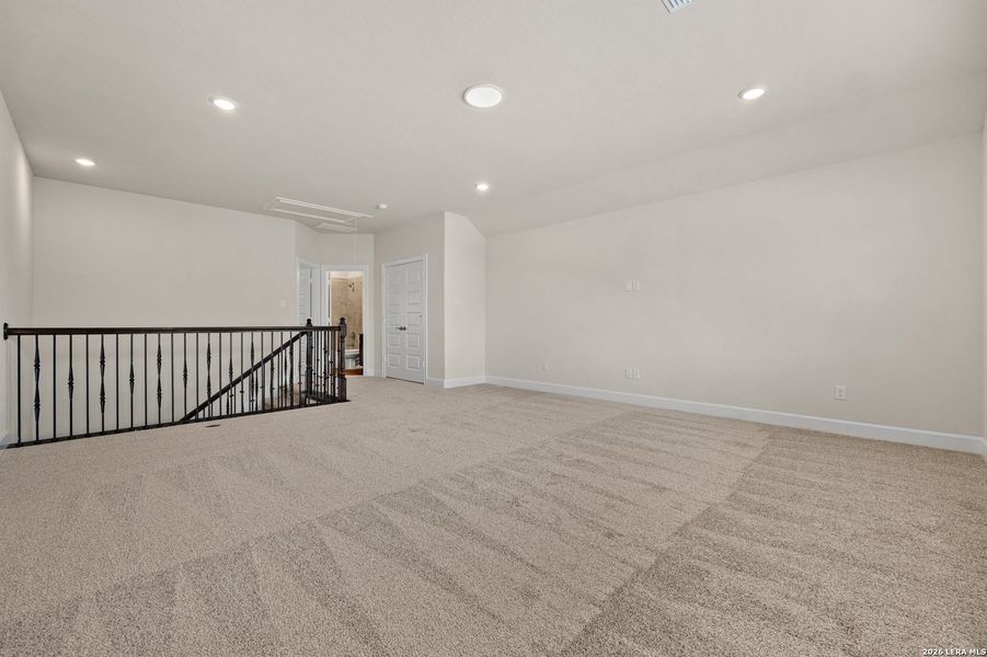 Spacious, unfurnished interior of a new home in Ventana, Bulverde (Image 24). Spacious, unfurnished interior of a new home in Ventana, Bulverde (Image 24).