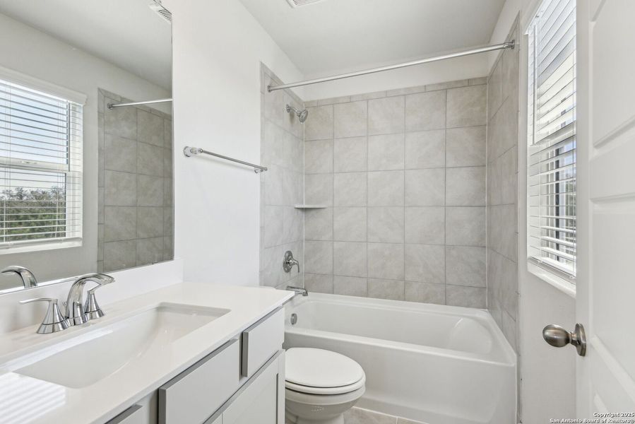 Furnished interior view inside a new home in Thomas Pond, San Antonio (Image 14).