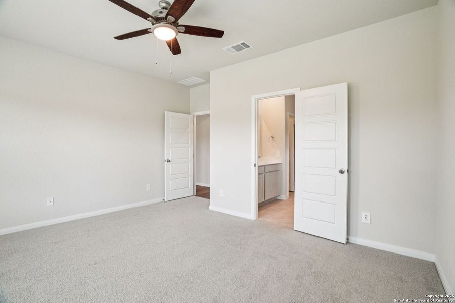 Spacious, unfurnished interior of a new home in Royal Crest, San Antonio (Image 40). Spacious, unfurnished interior of a new home in Royal Crest, San Antonio (Image 40).