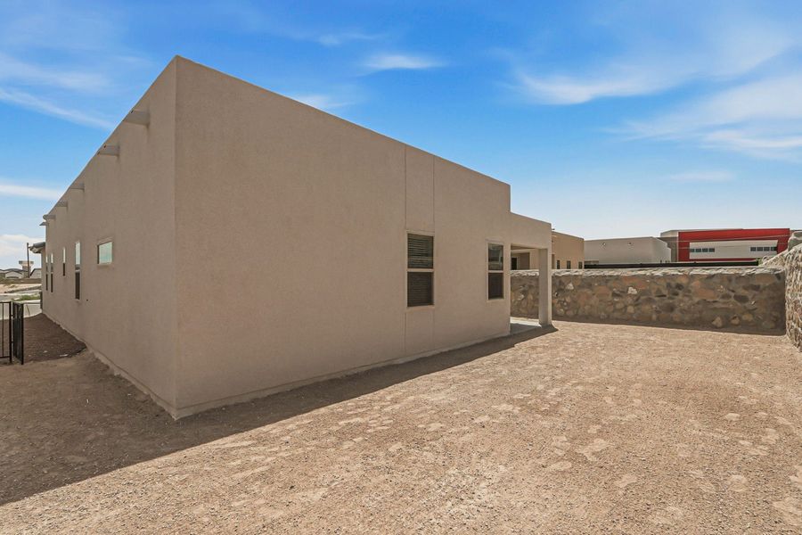 Exterior details and patio area of a home in Hillside Park, El Paso (Image 20).
