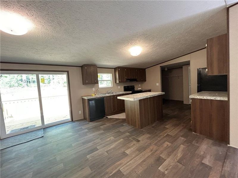 Spacious, unfurnished interior of a new home in , Dawsonville (Image 31).