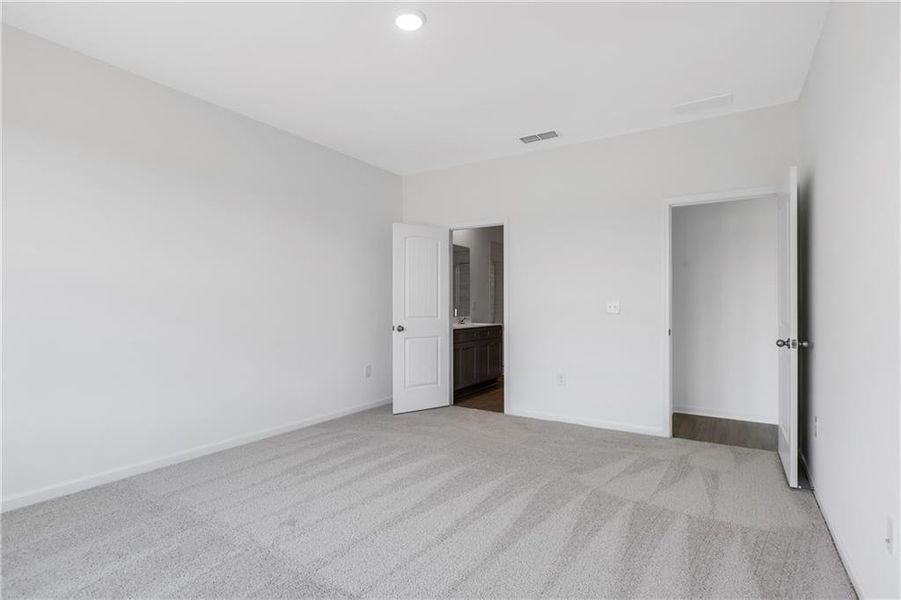 Spacious, unfurnished interior of a new home in Three Rivers, Rome (Image 17).