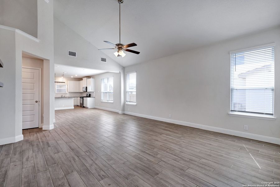 Spacious, unfurnished interior of a new home in Steele Creek, Cibolo (Image 12).