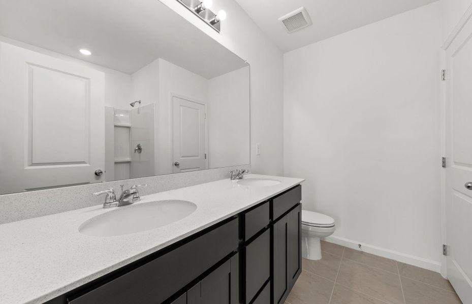 Furnished interior view inside a new home in Caloosa Cove, Labelle (Image 10).