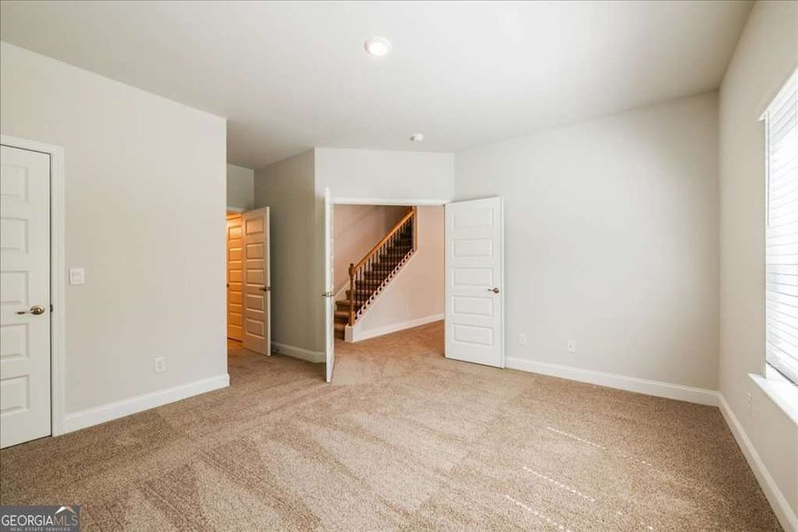 Spacious, unfurnished interior of a new home in Carson's Walk, Macon (Image 38).