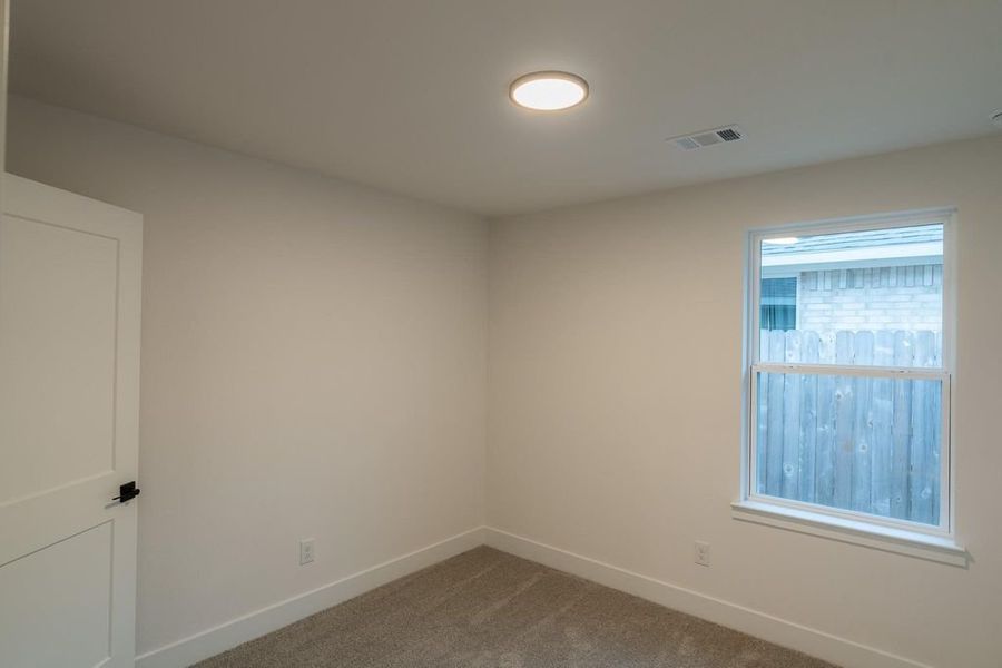 Spacious, unfurnished interior of a new home in Bayou Maison, Dickinson (Image 9).