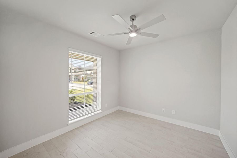 Spacious, unfurnished interior of a new home in Morton Creek Ranch, Katy (Image 9).
