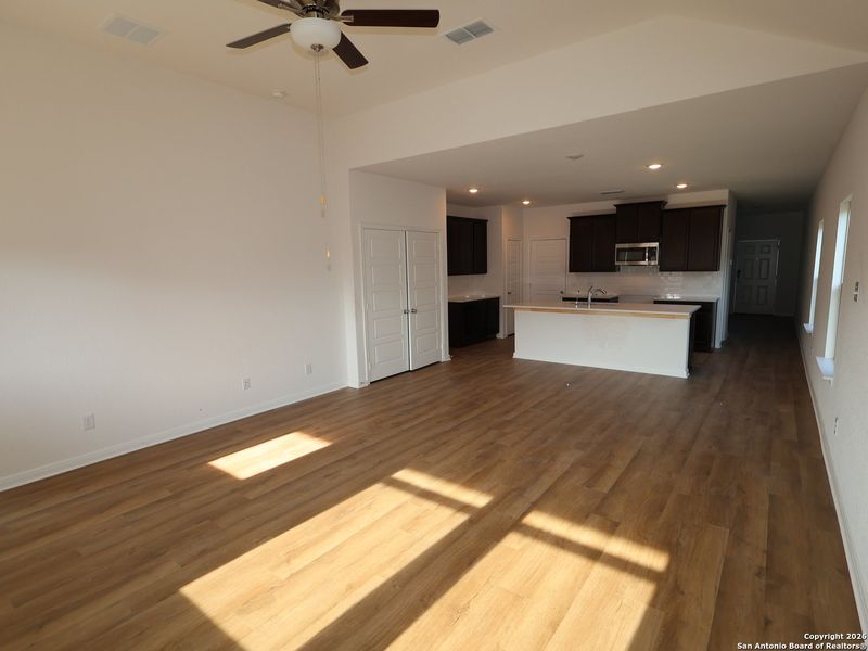 Spacious, unfurnished interior of a new home in Park Place, New Braunfels (Image 35).