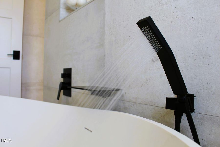 Bathtub faucet