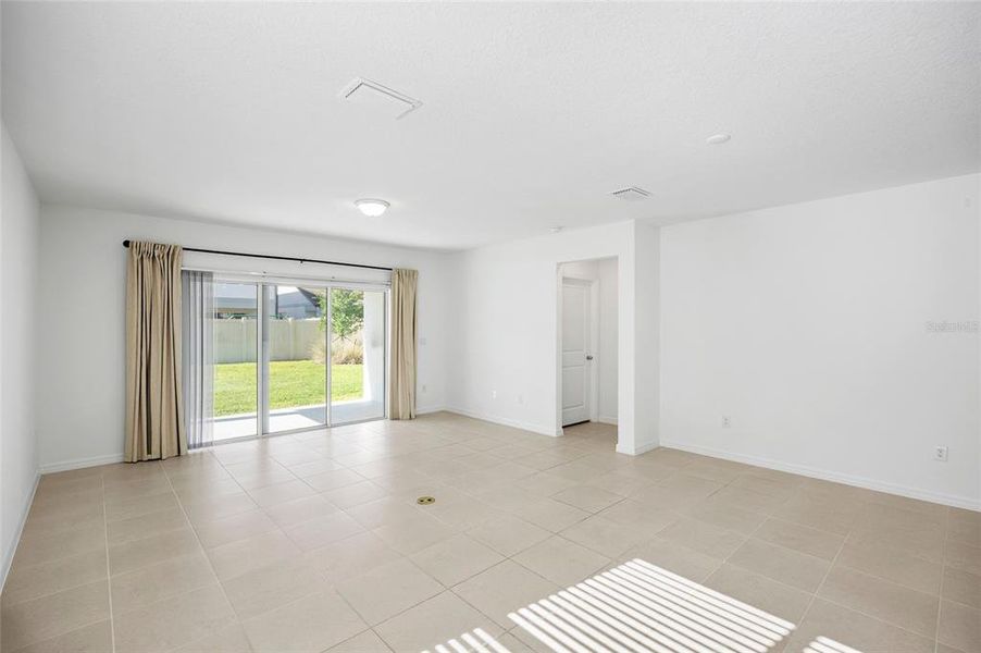 Spacious, unfurnished interior of a new home in , Land O' Lakes (Image 26).