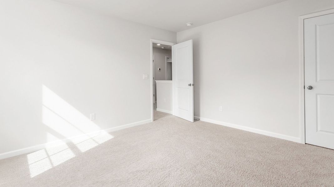 Representative unfurnished interior of a home built from the PENWELL by D.R. Horton in English Farm, Archdale (Image 18).