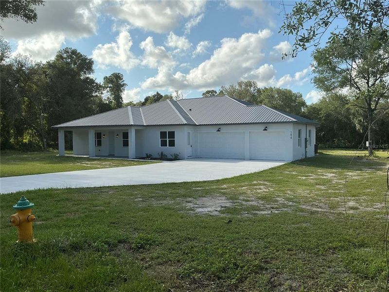 Exterior details and patio area of a home in , Deland (Image 22).