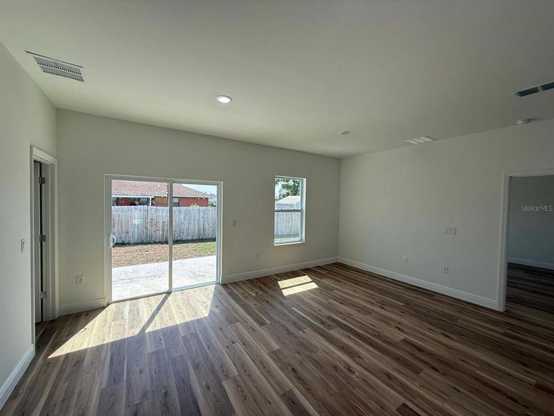 Spacious, unfurnished interior of a new home in , Ocala (Image 14).