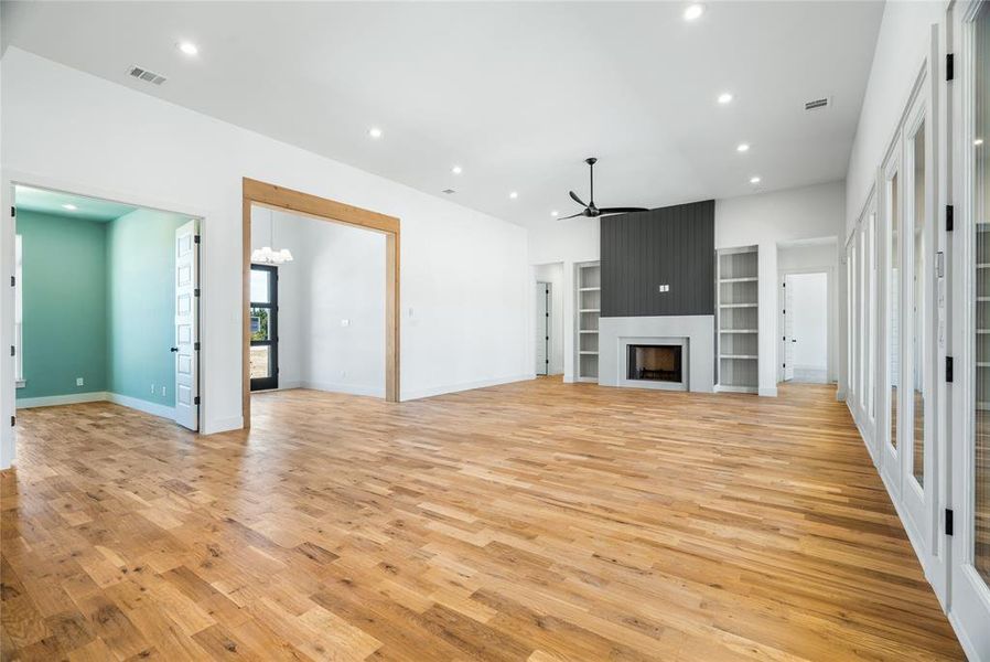 Spacious, unfurnished interior of a new home in Hidden Lakes on Mockingbird, Midlothian (Image 20). Spacious, unfurnished interior of a new home in Hidden Lakes on Mockingbird, Midlothian (Image 20).