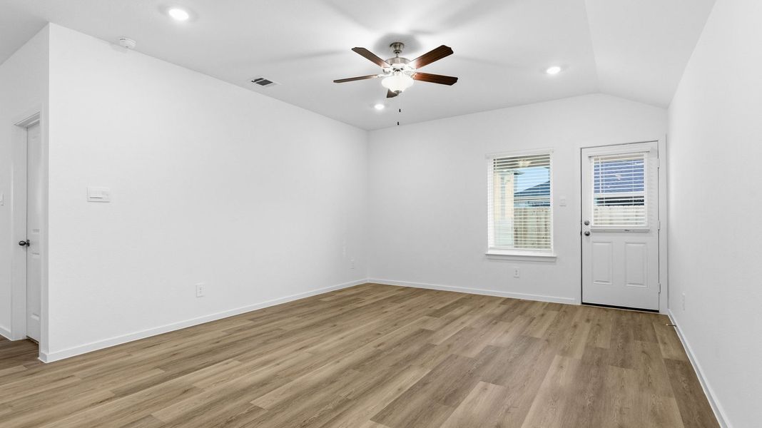 Spacious, unfurnished interior of a new home in Lakes at Westland Ranch, League City (Image 14).