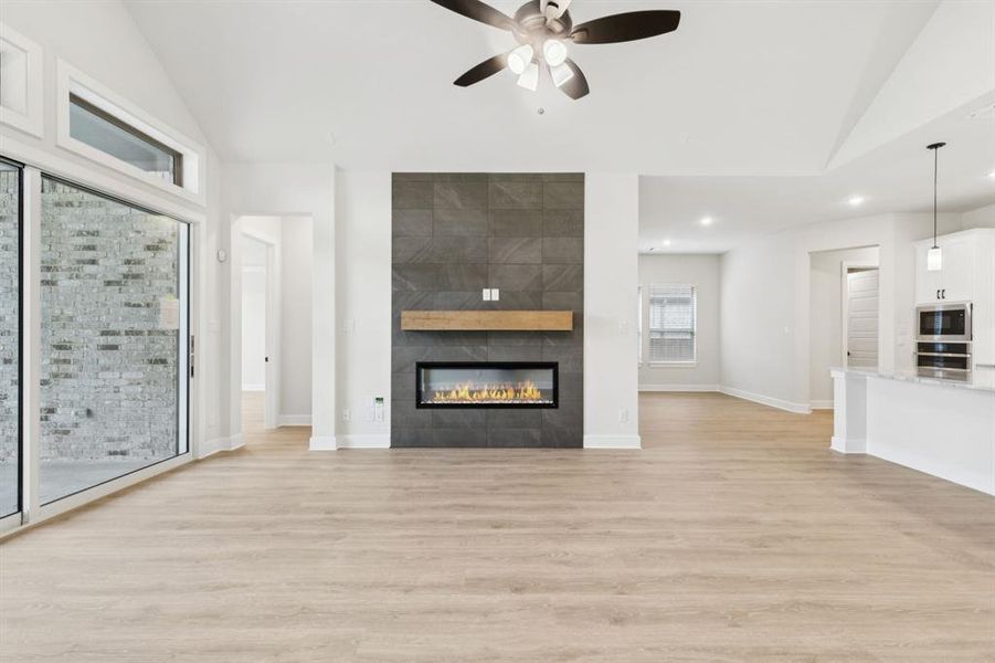 224 Bee Balm - Living 224 Bee Balm - Living