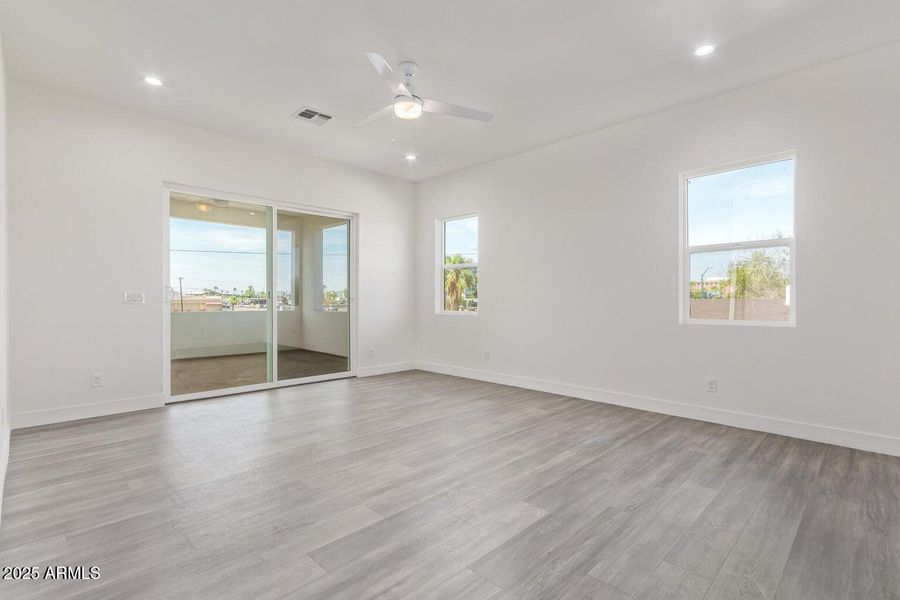 1913 W ADAMS Street 1913 W ADAMS Street