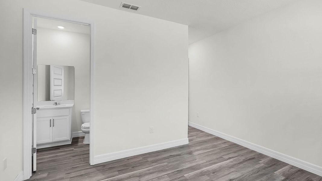 Spacious, unfurnished interior of a new home in Hawthorne Ranch, Lakeland (Image 30).