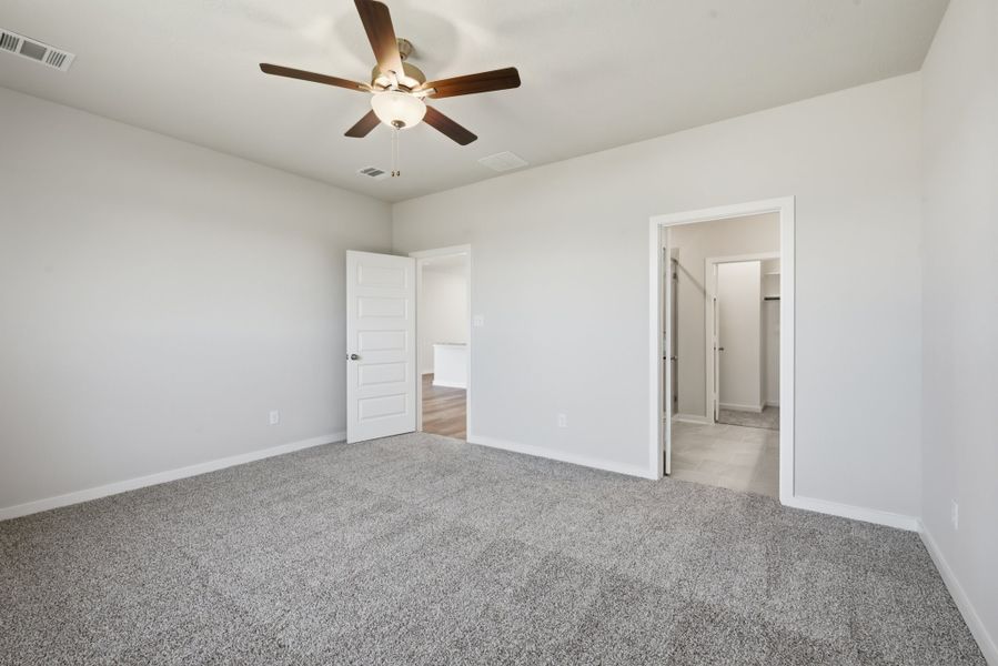 Spacious, unfurnished interior of a new home in Heartland at Creek Meadows, College Station (Image 7).