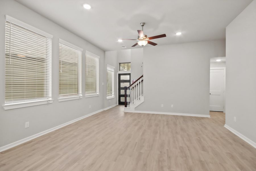 Spacious, unfurnished interior of a new home in Santa Rita Ranch, Liberty Hill (Image 20).